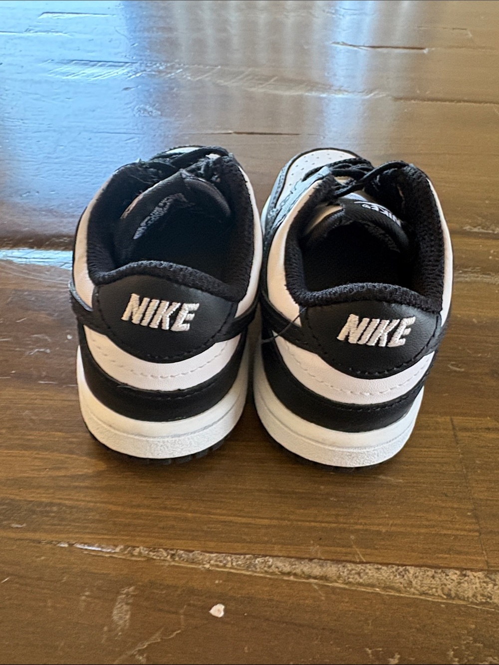 Nike Kids Black and White Dunks Low Top Swoosh Sneakers size 6C - Picture 3 of 5